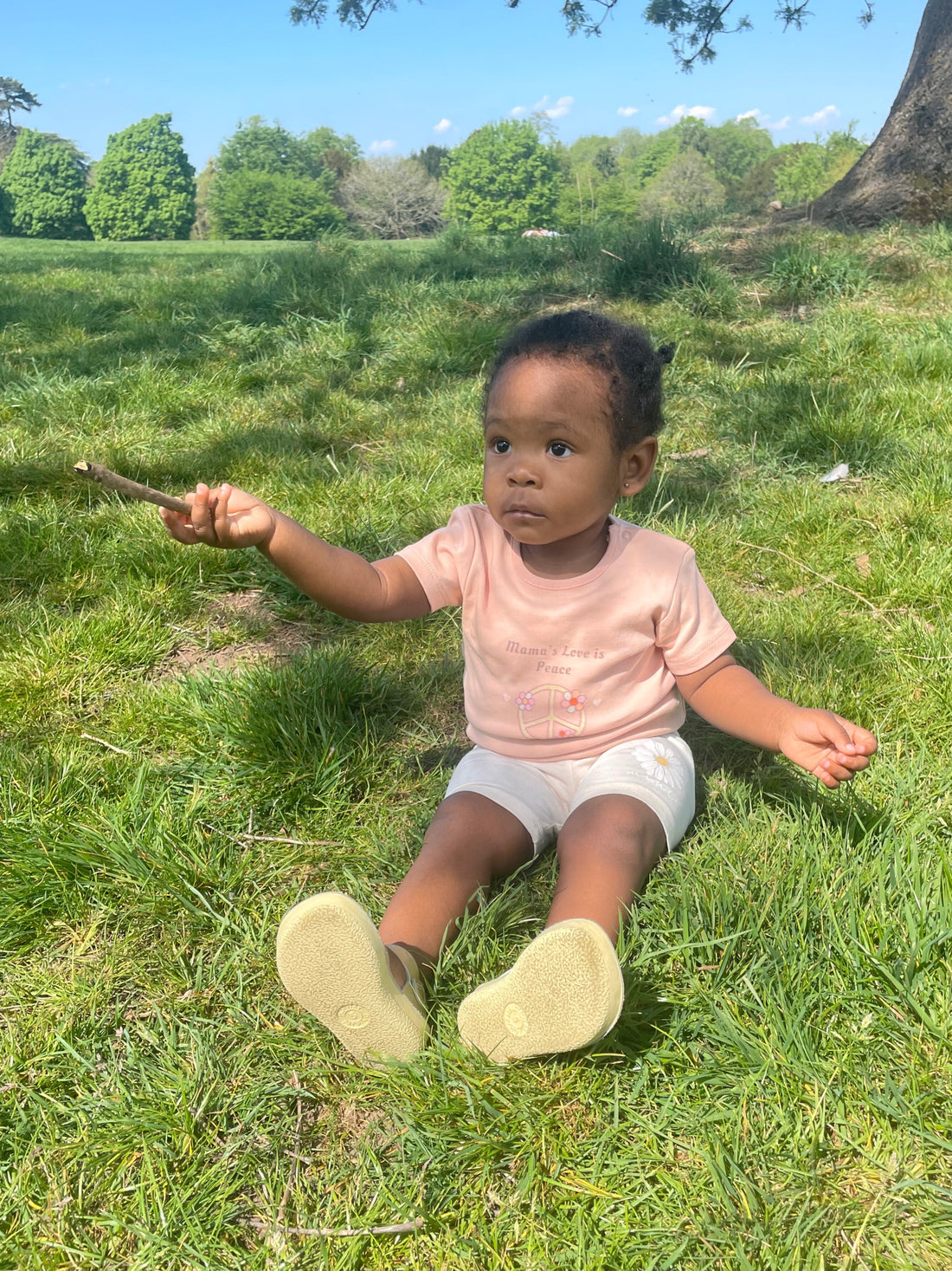 Mama’s Love is Peace – Organic Unisex Baby Bodysuit (UK Only)