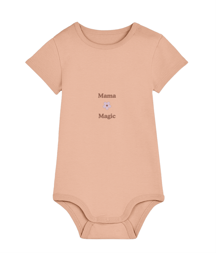 Mama Magic organic baby bodysuit by TamieTots – UK made

Unisex babywear with soft slogan print in premium cotton

Eco-conscious baby bodysuit for new mums – soft and breathable