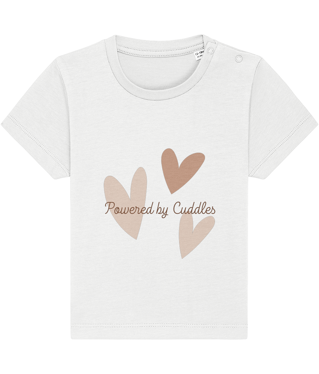 Organic baby bodysuit with Powered by Cuddles slogan – TamieTots

Gender-neutral babywear in soft cotton – made in the UK

Gift for newborns – organic baby bodysuit by TamieTots

