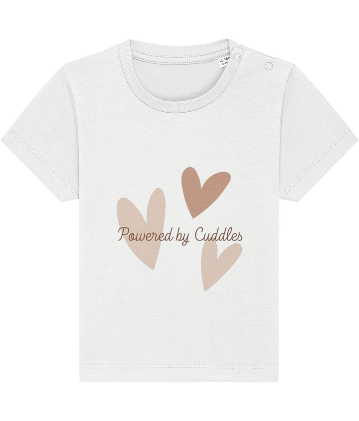 Organic baby bodysuit with Powered by Cuddles slogan – TamieTots

Gender-neutral babywear in soft cotton – made in the UK

Gift for newborns – organic baby bodysuit by TamieTots

