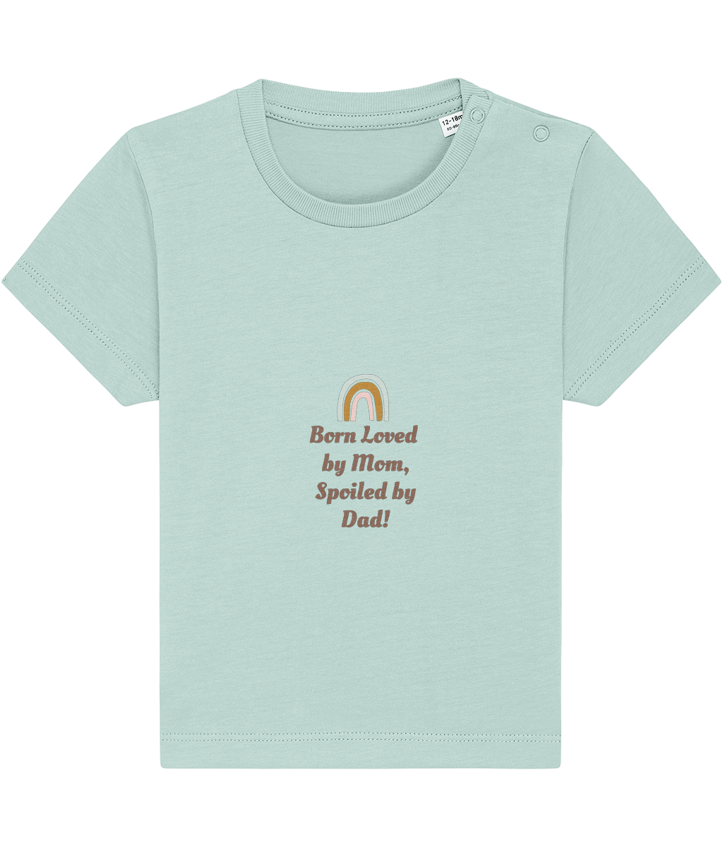 Born Loved by Mum & Spoiled by Dad baby bodysuit – TamieTots

Organic cotton slogan babywear – UK made gift for new parents

Lightweight baby bodysuit with funny family message – unisex fit